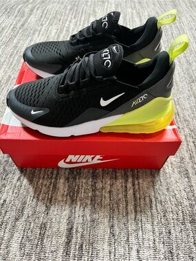 Nike Air Max 270
Light Lemon Twist Black Anthracite White (GS) Size 6.5Y/ 8 Wmn